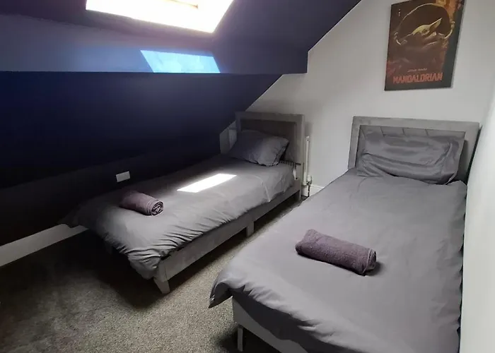 Liz\'S 4 Bed House: Close To The Motor Point Arena