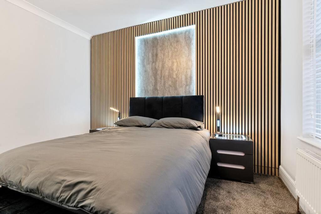 Hébergement de vacances Liz's 4 Bed House: Close To The Motor Point Arena Nottingham