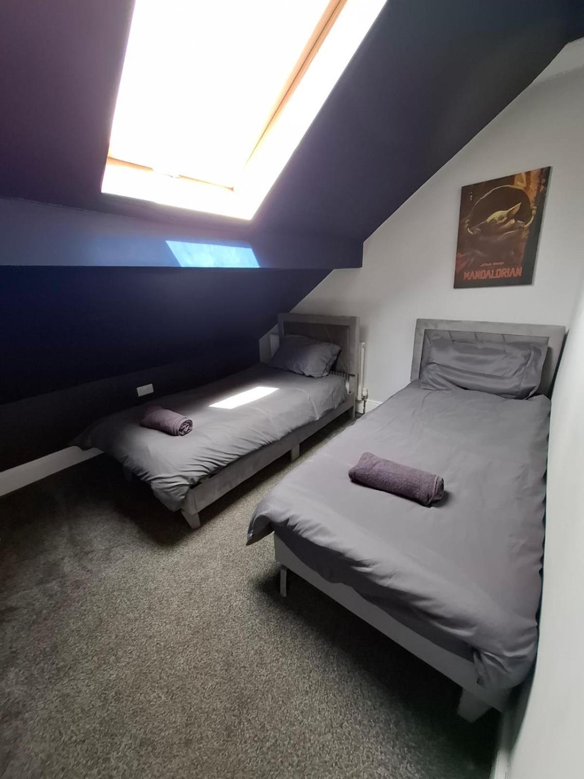Hébergement de vacances Liz's 4 Bed House: Close To The Motor Point Arena *